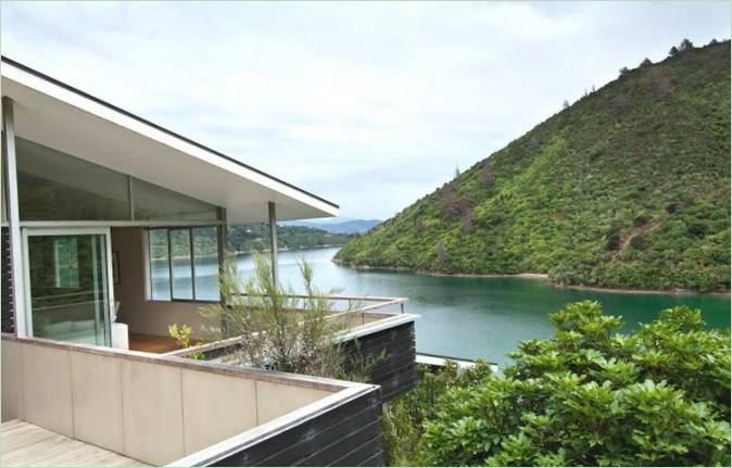 Apple Bay House design på en malerisk bakke