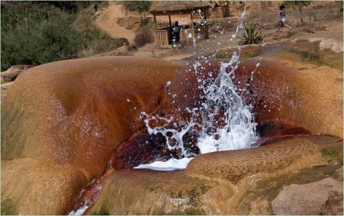 Analavori gejser i Madagaskar - Foto 1