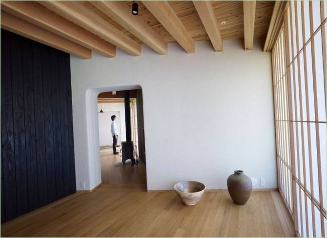 Et design til en varm og indbydende villa af MDSYatsugatake Villa