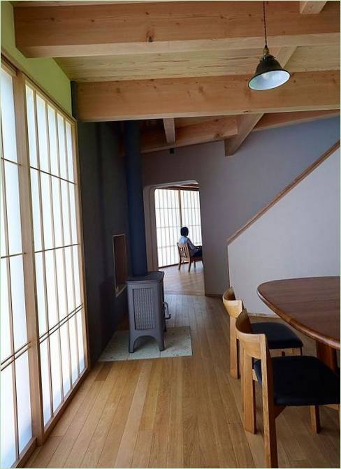 Design af en hyggelig og varm villa af MDSYatsugatake Villa Design
