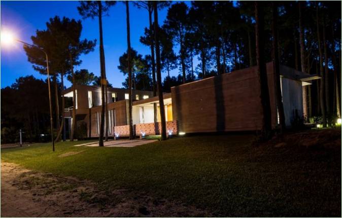 Villa i monolitiske betonblokke