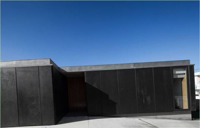Indretning af et minimalistisk hus i udkanten af Santa Maria da Feira, Portugal af Arquitectos Matos