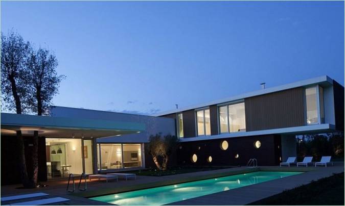Poolbelysning til villaen i Lodi, Italien