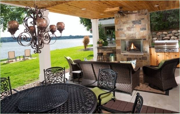 En pejs midt i et grillområde. Foto: houzz