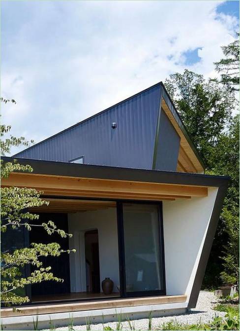 Designet af en hyggelig og varm villa af MDSYatsugatake Villa design studio