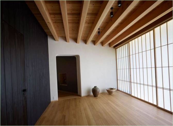 Intimt og varmt villadesign af MDSYatsugatake Villa design studio