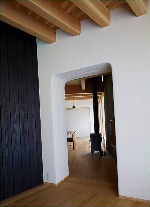 Design af en hyggelig og varm villa af MDSYatsugatake Villa Design Studio