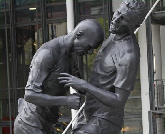 Statue af en rasende Zidane i Centre Pompidou i Paris