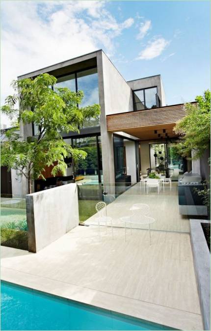 Swimmingpool og terrasse
