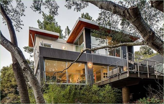 Ombygning af et sommerhus på en bjergskråning i det maleriske Californien af Mark Brand Architecture