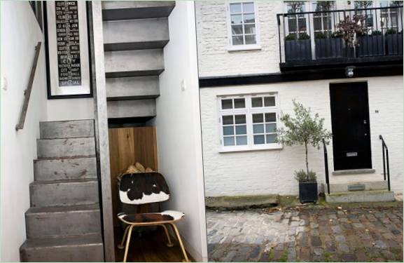 Trappe og hovedindgang til et hus af Knott Architects i Camden