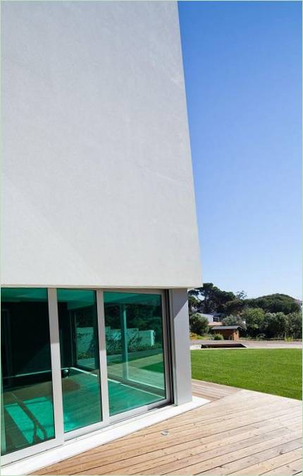 Godiva House af Empty Space Architecture. Cascais, Portugal