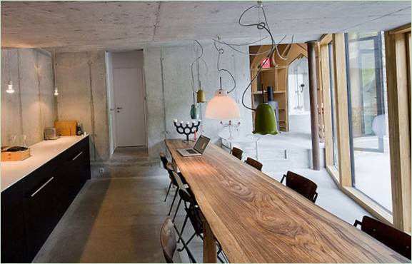Design af spiseplads i et ovalt underjordisk hus i Schweiz