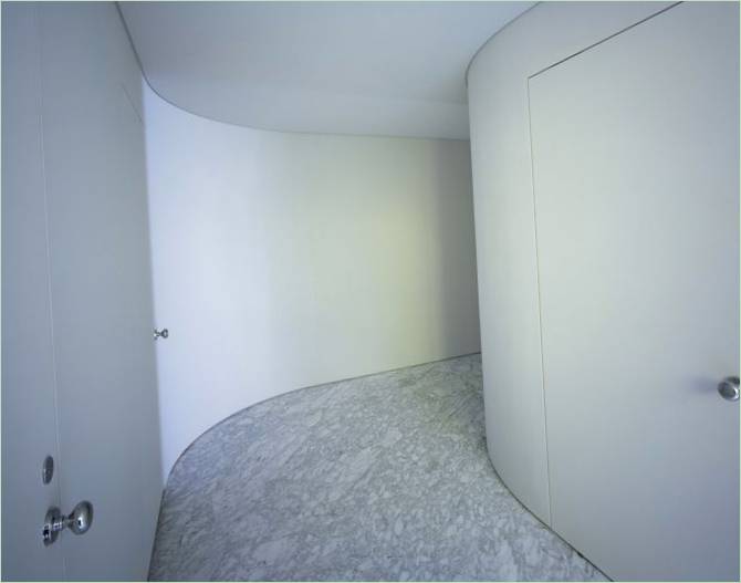 Hall interiør i Plus House