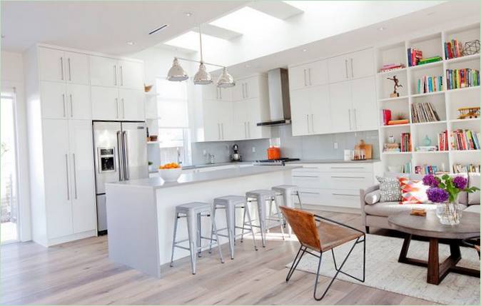 Interiør af et hjem i hvidt af designere Interiør af et hus i hvidt af Awork Design