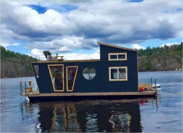 Interiør af et vandhus ved Bonnie, Gatineau-floden, Wakefield, Quebec, Canada: Træstruktur