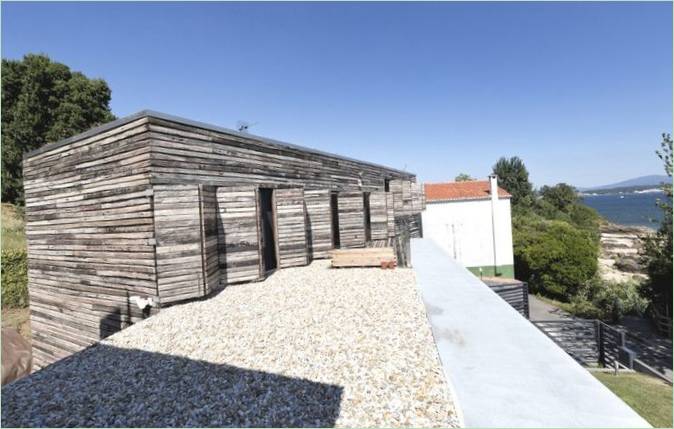 Dezanove House moderne hus af A Pobra do Caramiñal & Iñaki Leite, Spanien
