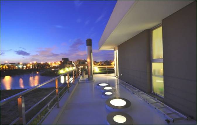 Udvendig side af huset af Vanguarda Architects