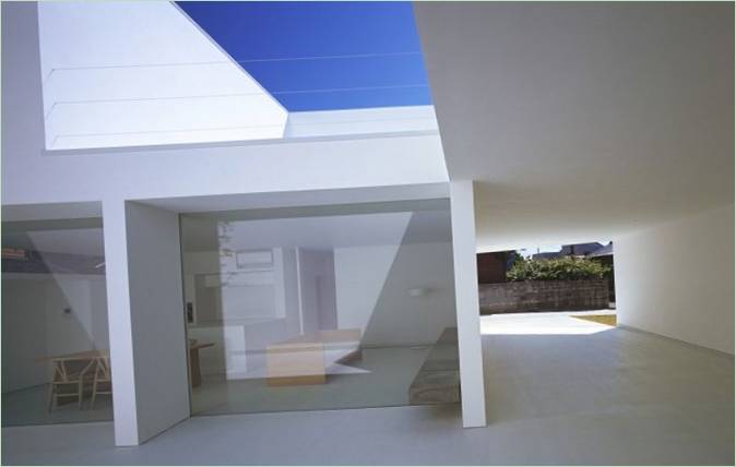 Glasering af facaden af White Cave House