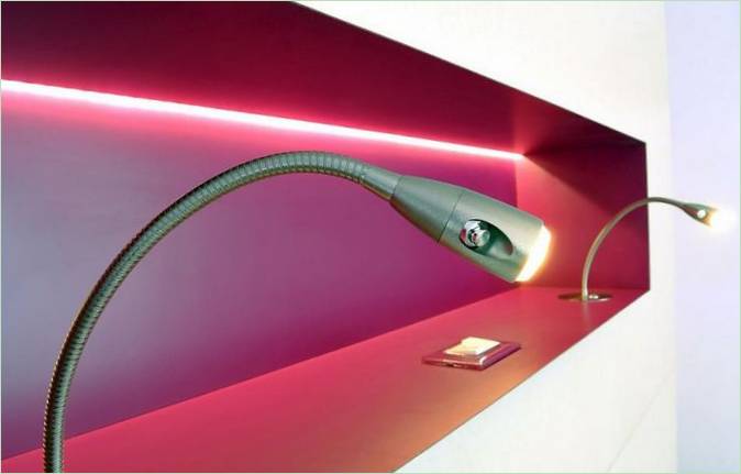 Led-belysning i en lyserød niche