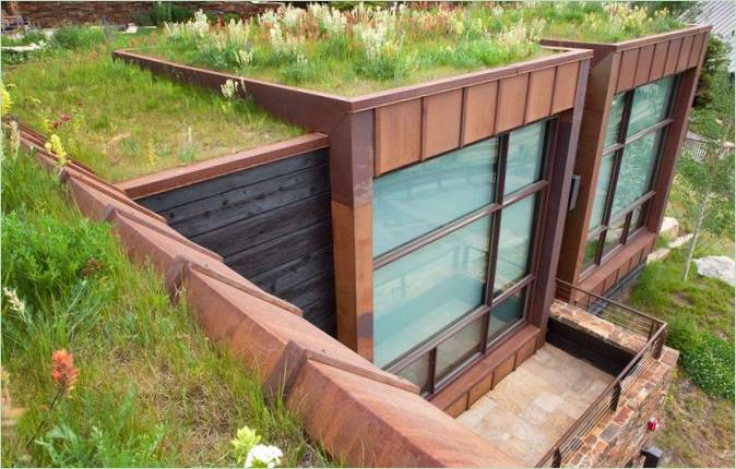 Privat tagterrasse med landskabspleje
