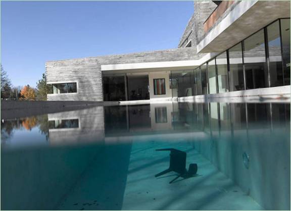 Udendørs swimmingpool i den modulopbyggede bolig Haus M