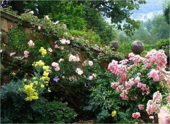 Have på et middelalderligt gods i Haddon Hall