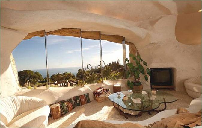 Stuen i Flintstone-hulen i Malibu