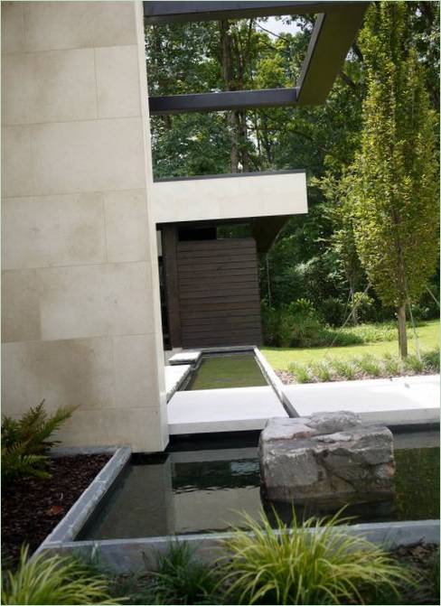Kunstig dam ved huset