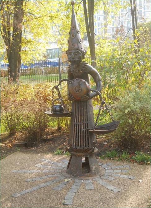 Skulptur i parken med stjernetegn