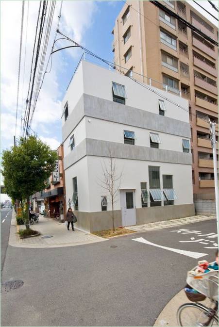 Facaden på det private K House-hus i Osaka