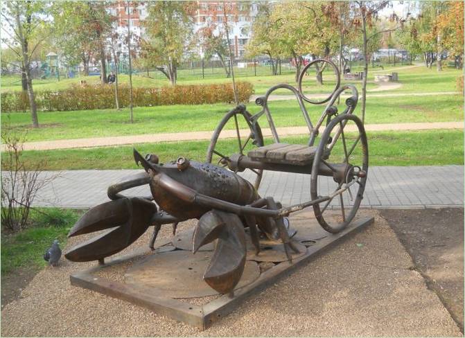 Skulptur i parken med stjernetegn