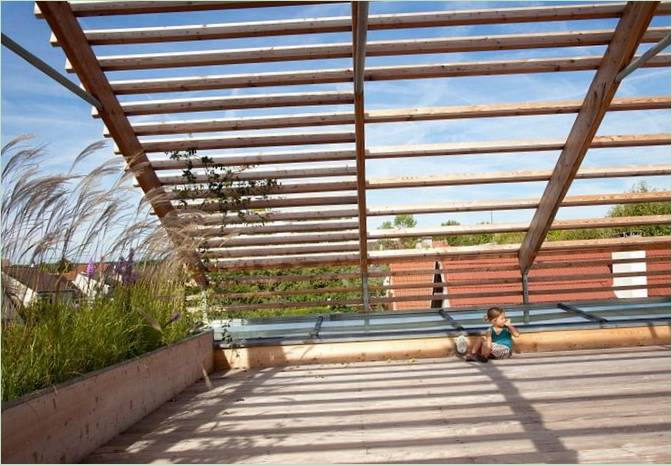 Det miljømæssigt bæredygtige hus rammehus terrasse