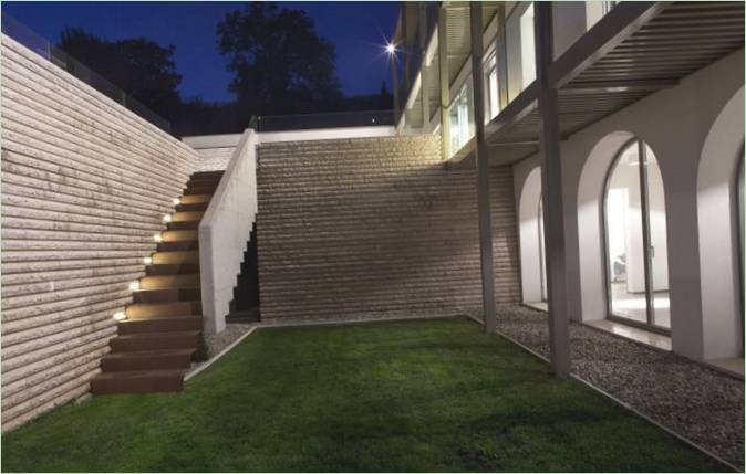 Villaen i Mendrisio i Schweiz om natten