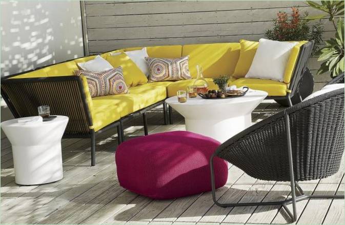 Baggårdsmøbler: Sunbrella-sofa fra Crate & Barrel Baggårdsmøbler: Sunbrella-sofa fra Crate & Barrel