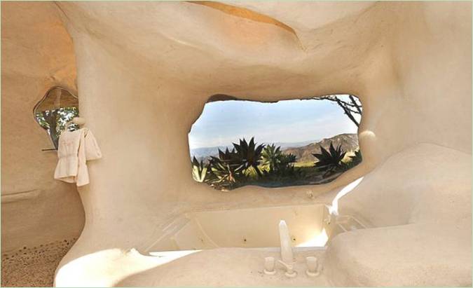 Flintstone Cavern Room i Malibu