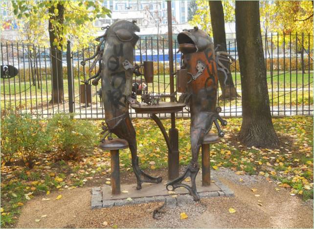 Skulptur i parken med stjernetegn