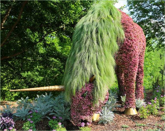 En skulptur af friske blomster i en botanisk have i Atlanta