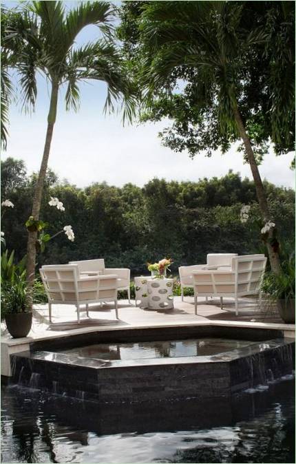 Terrasse ved poolen