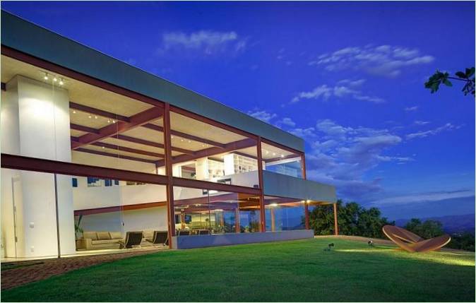 Chic hjem i Nova Lima af Denise Macedo Arquitetos Associados